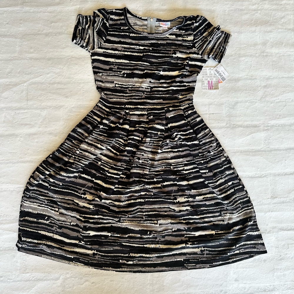 ✨NWT✨ LuLaRoe Amelia Dress Size Medium